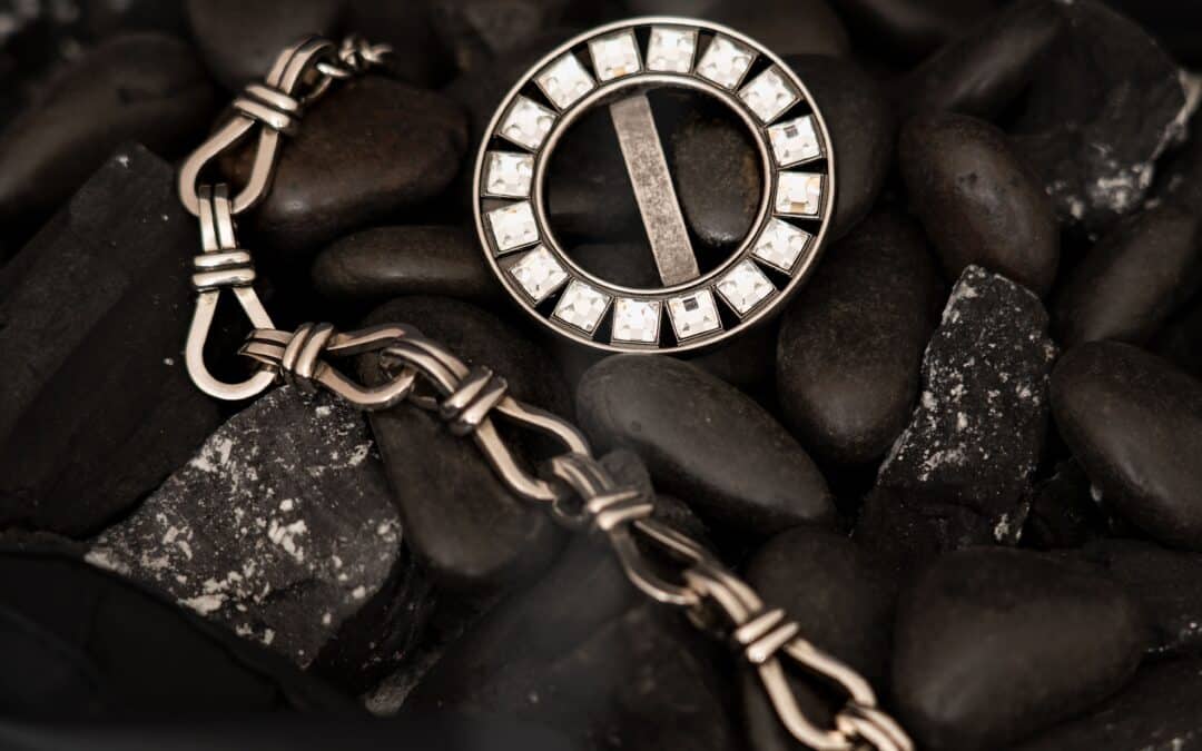 Produzione di accessori metallici per pelletteria con la qualità e lo stile del Made in Italy